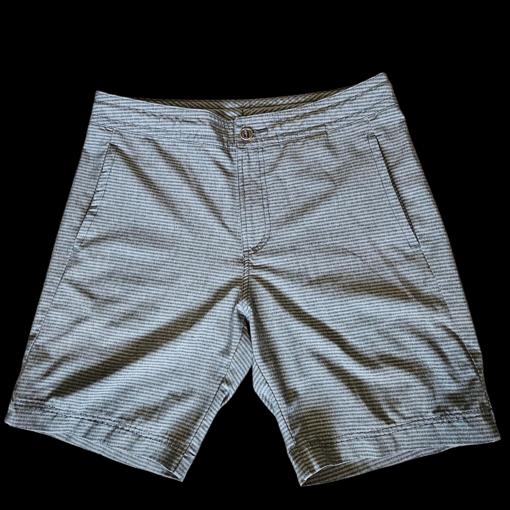 Gray Striped Flat Front Hybrid Shorts From MPG Sport Size 30 (Waist)